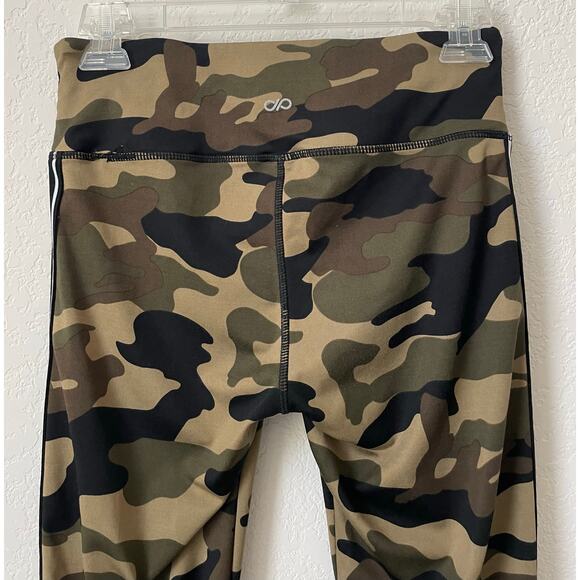 Infinite Performance Women's Mid Rise Green Camo w/ Black Stripe Leggings Med - Picture 4 of 5